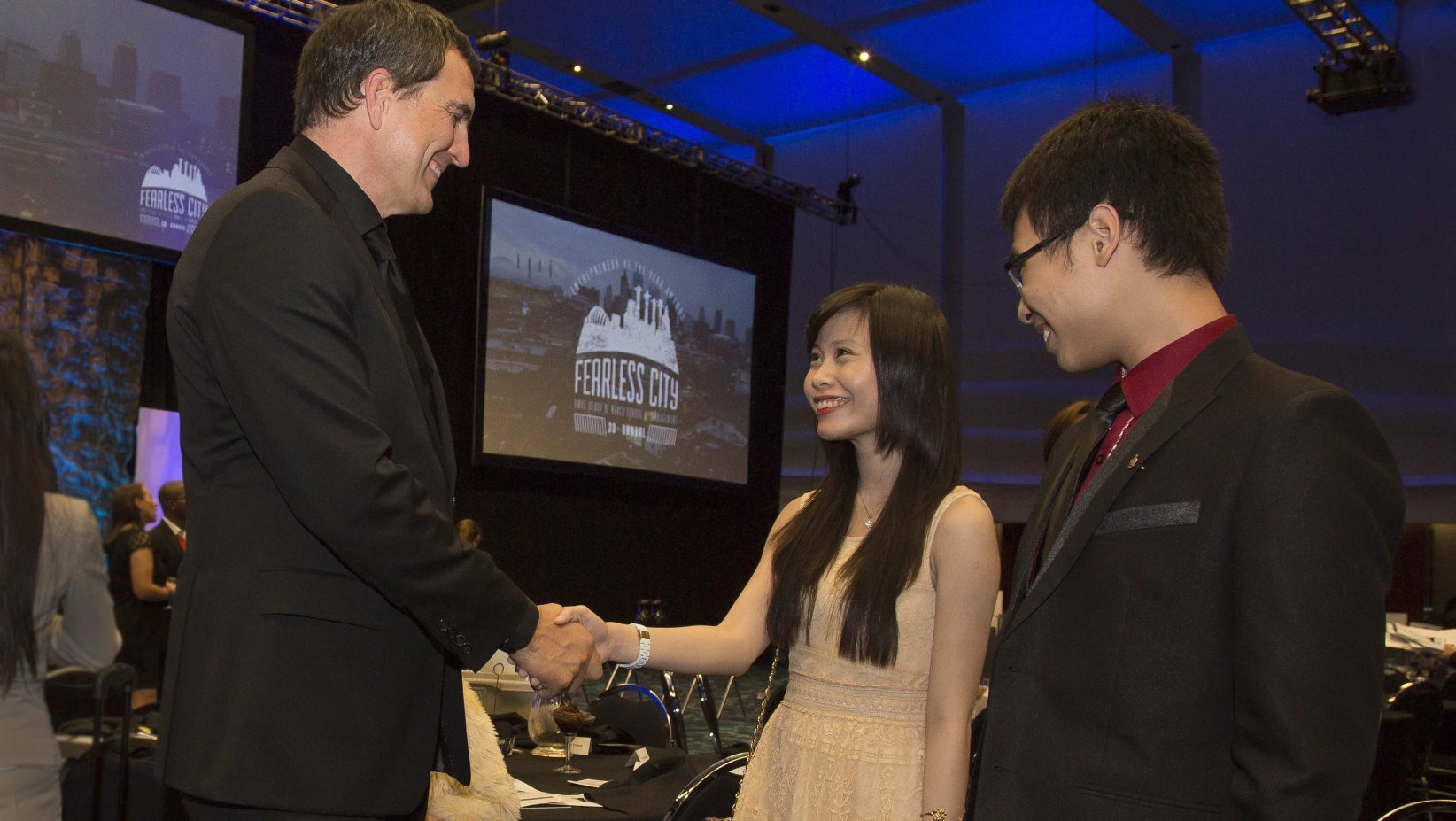 O'Neill chats with UMKC students. 