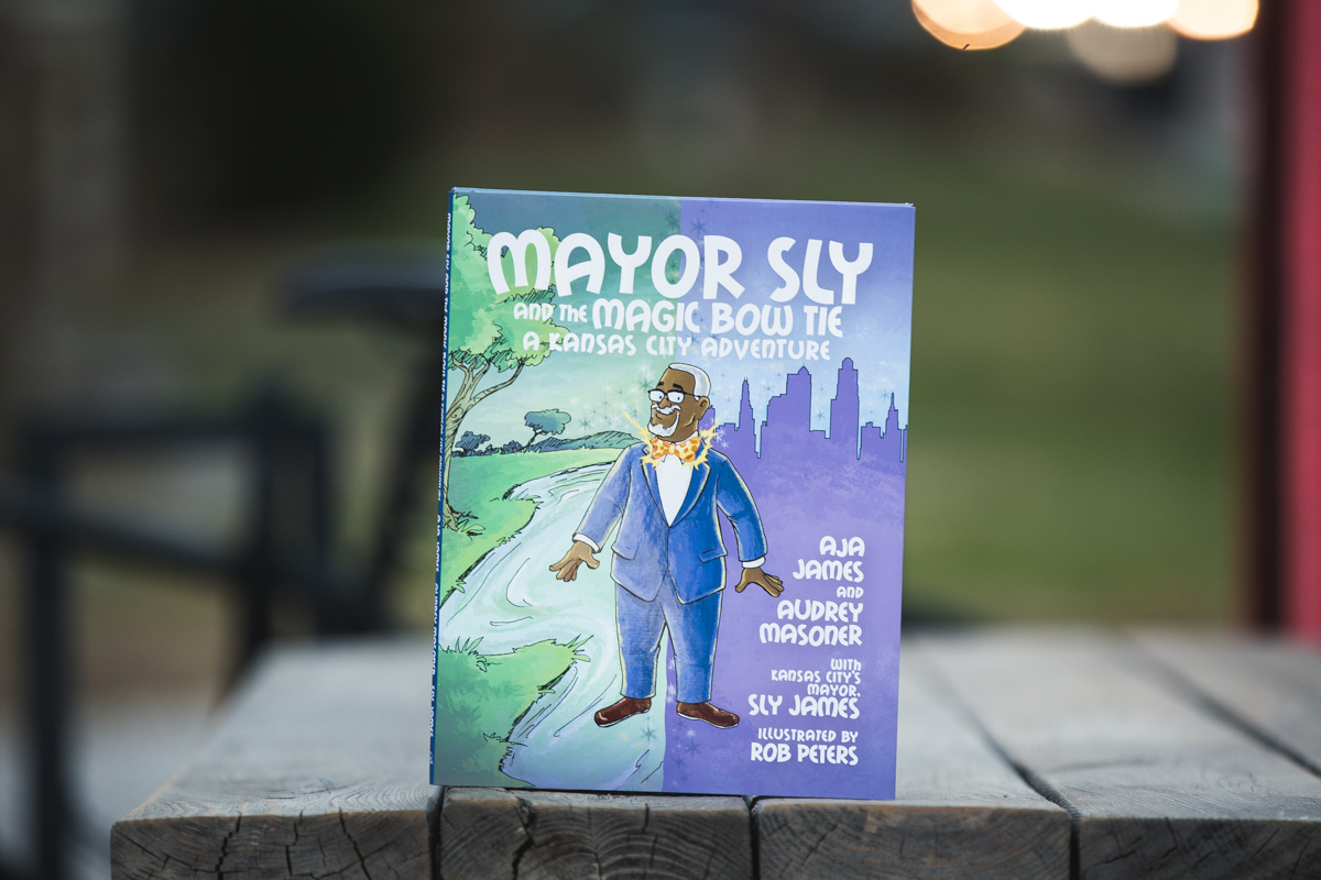 Mayor Sly James Magic Bow Tie (2 of 2)