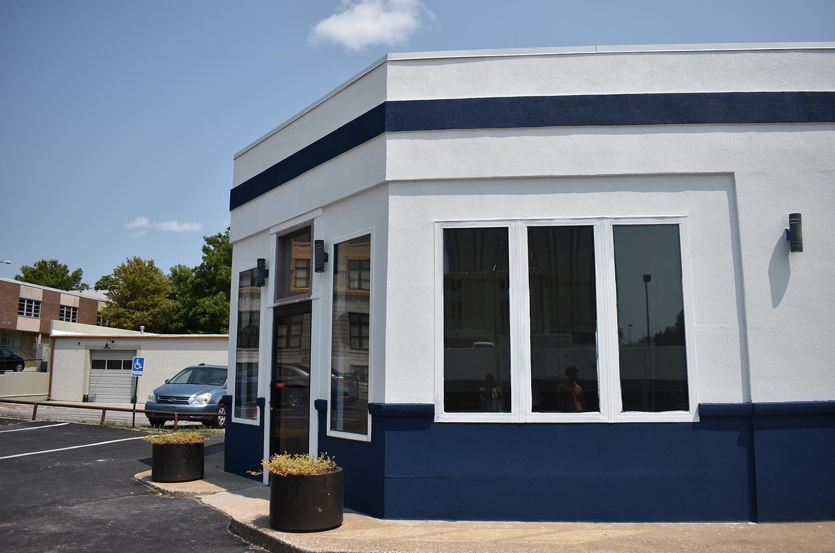 Kinship Cafe exterior 01