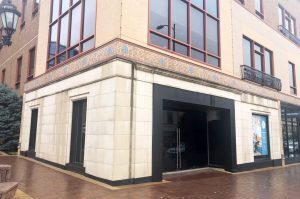 Amazon has applied for building permits to renovate the former Tesla space at 450 Nichols Rd. on the Country Club Plaza; photo courtesy of Kevin Collison, CityScene KC