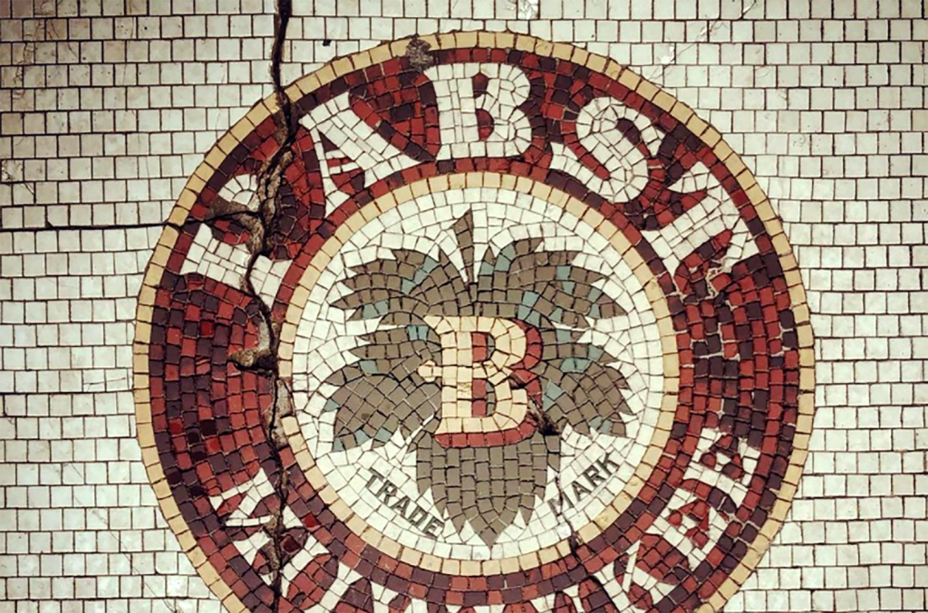 Pabst entry logo at 9th & State
