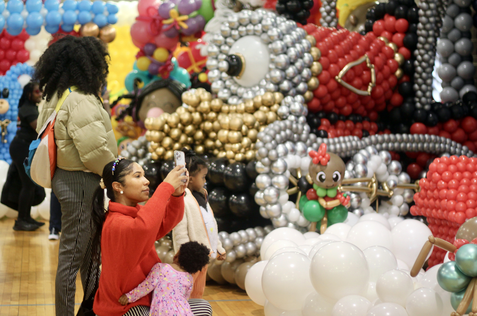Big Balloon Build KC; photos by Nikki Overfelt Chifalu and Channa Steinmetz, Startland News