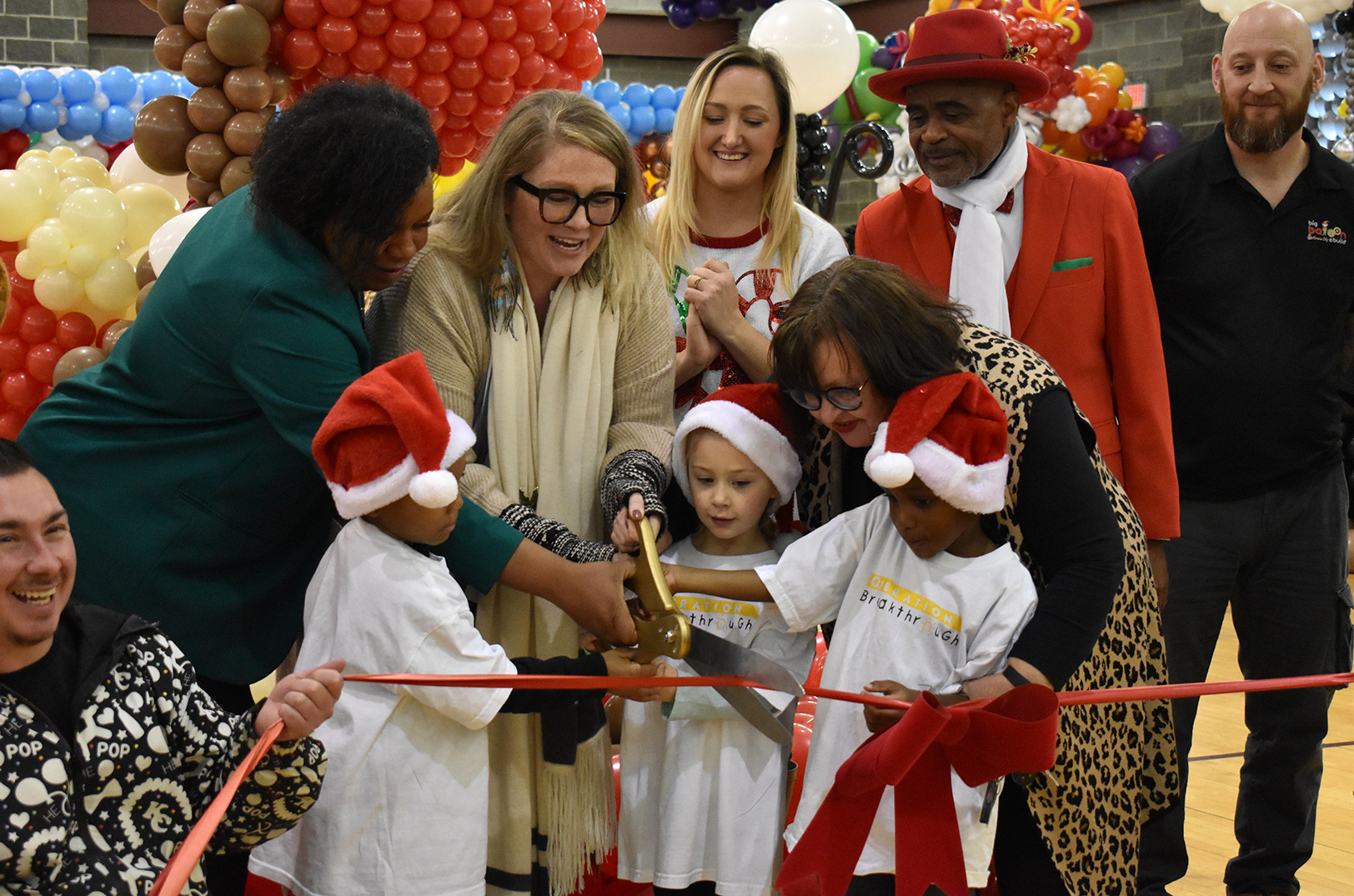 Big Balloon Build Ribbon Cutting 01