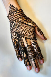 Essential Henna 05