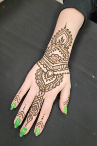 Essential Henna 06