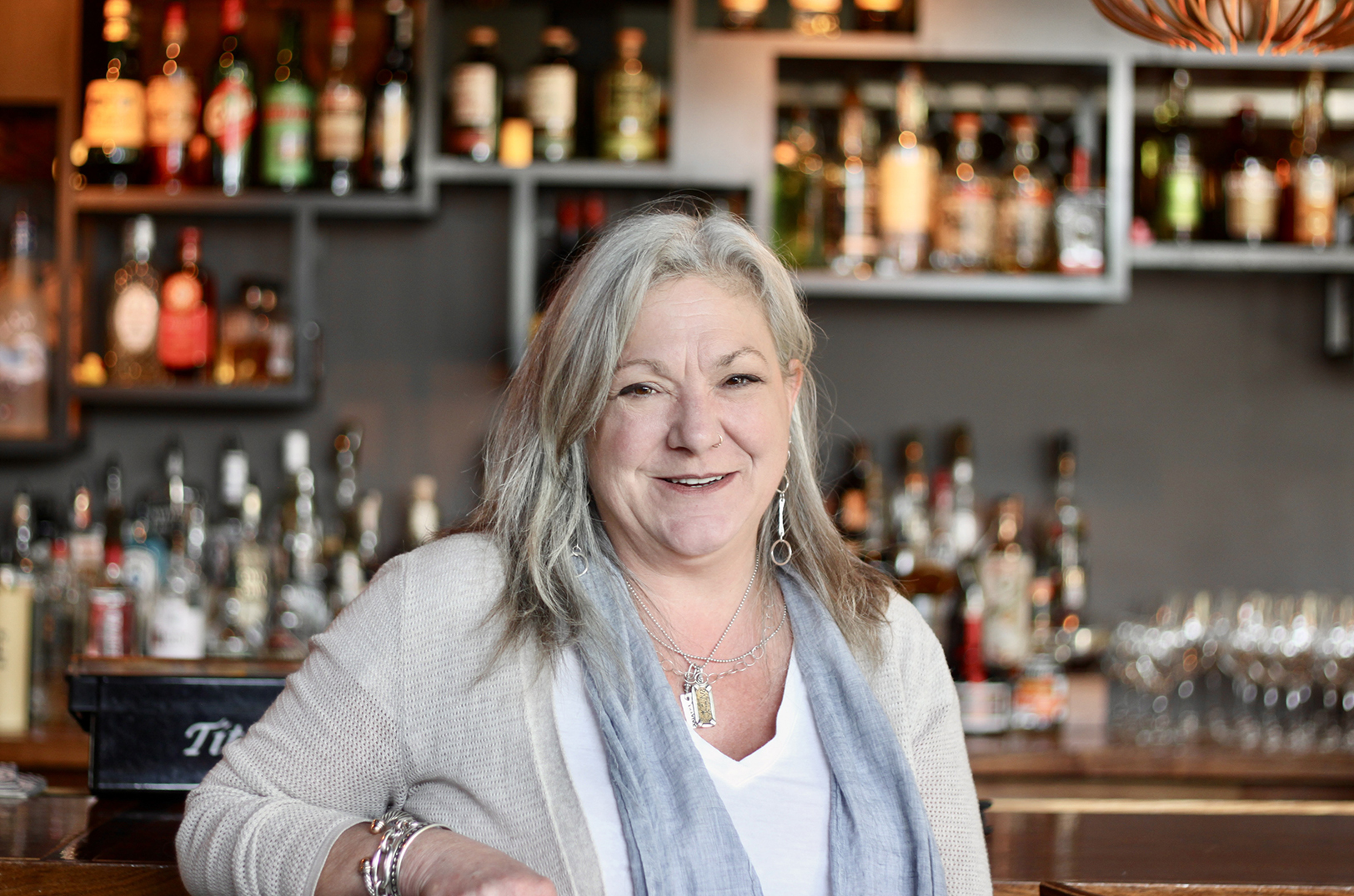 Laura Norris, Ragazza, Enzo