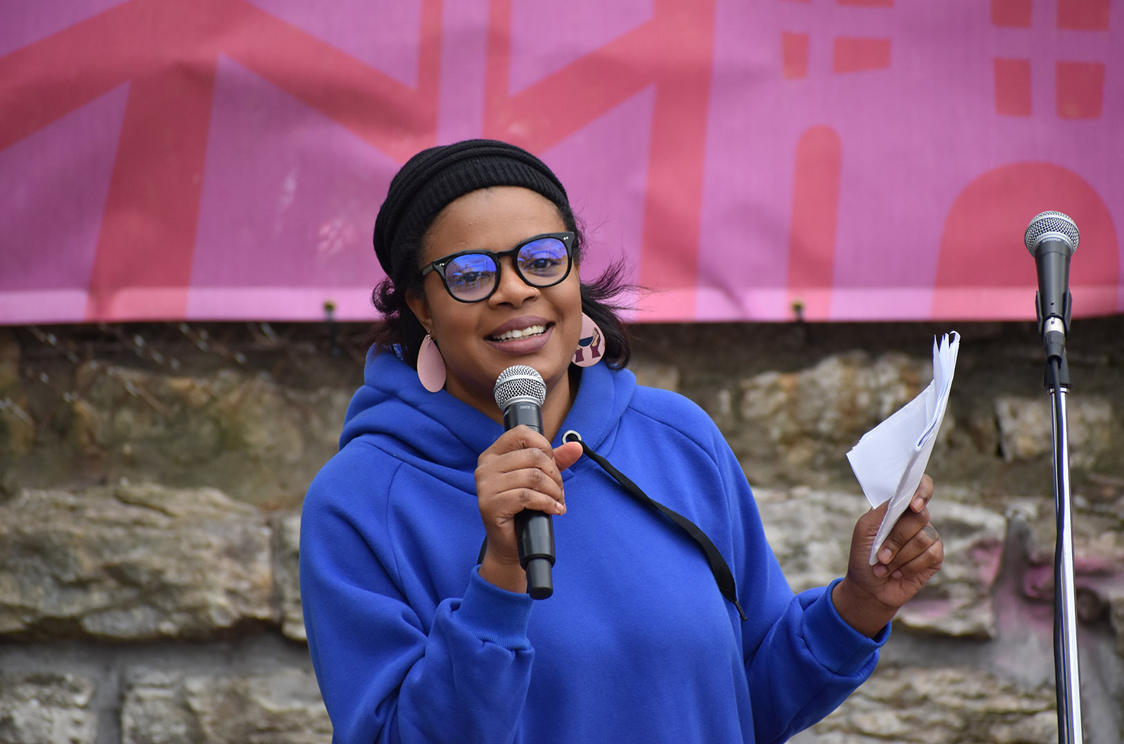 Chef Shanita McAfee-Bryant of the Prospect KC announces the winning entry at the 2023 Gumbo Fest competition; photo by Tommy Felts, Startland News