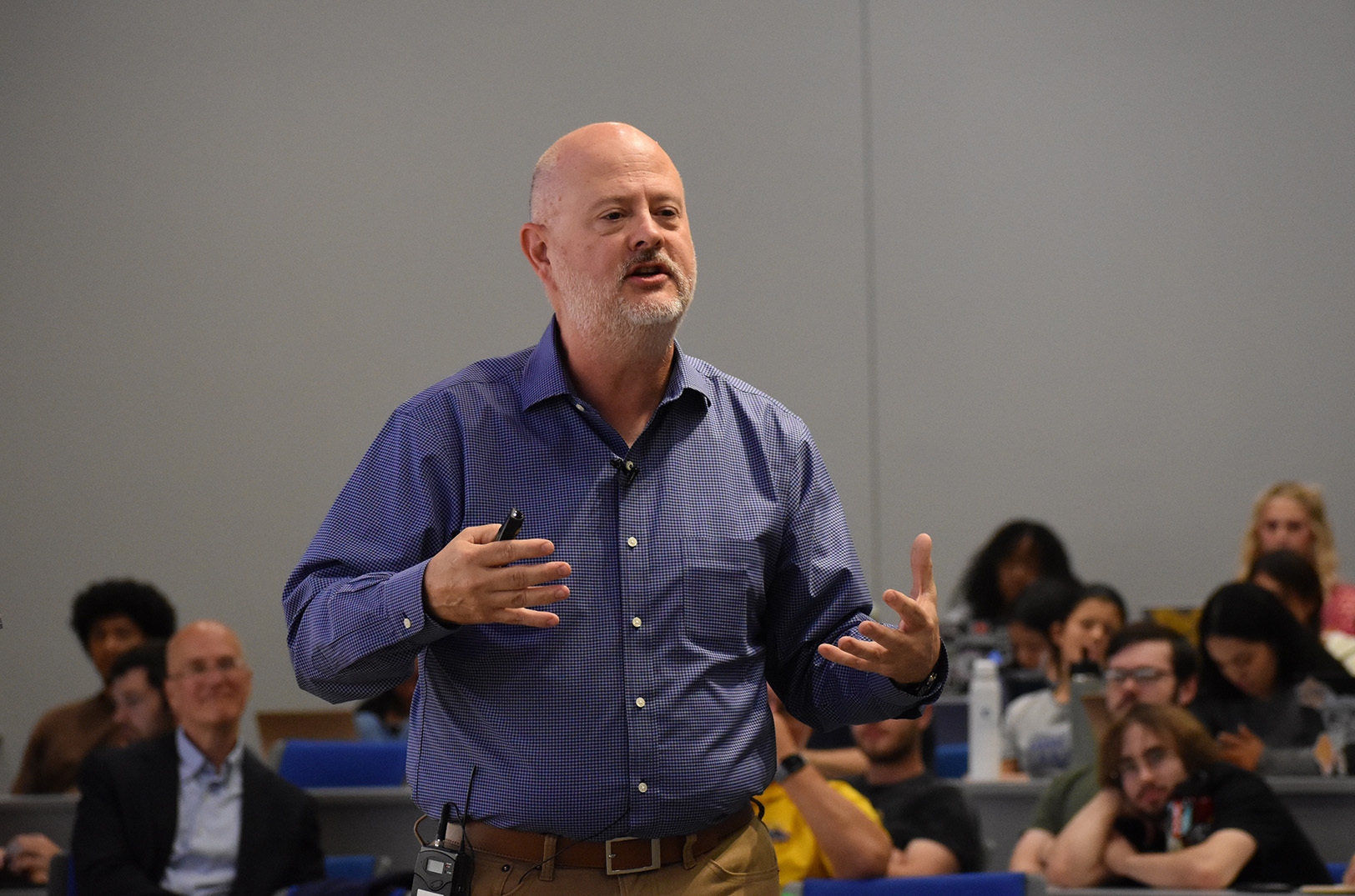 Mike Plunkett, PayIt, speaks to a crowd of students gathered Tuesday for UMKC’s Entrepreneur Speaker Series; photo by Taylor Wilmore, Startland News