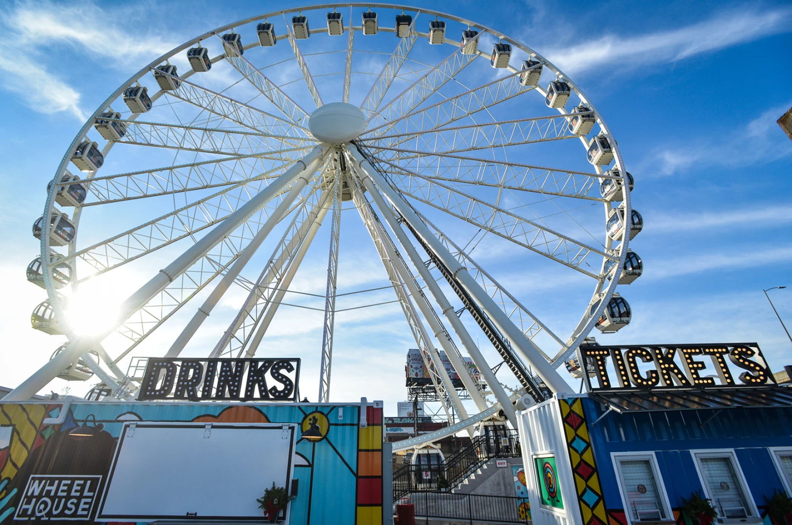 KC Wheel sits quietly Thursday morning as crews prepare for its first day of operation; photo by Carlos Moreno, KCUR 89.3