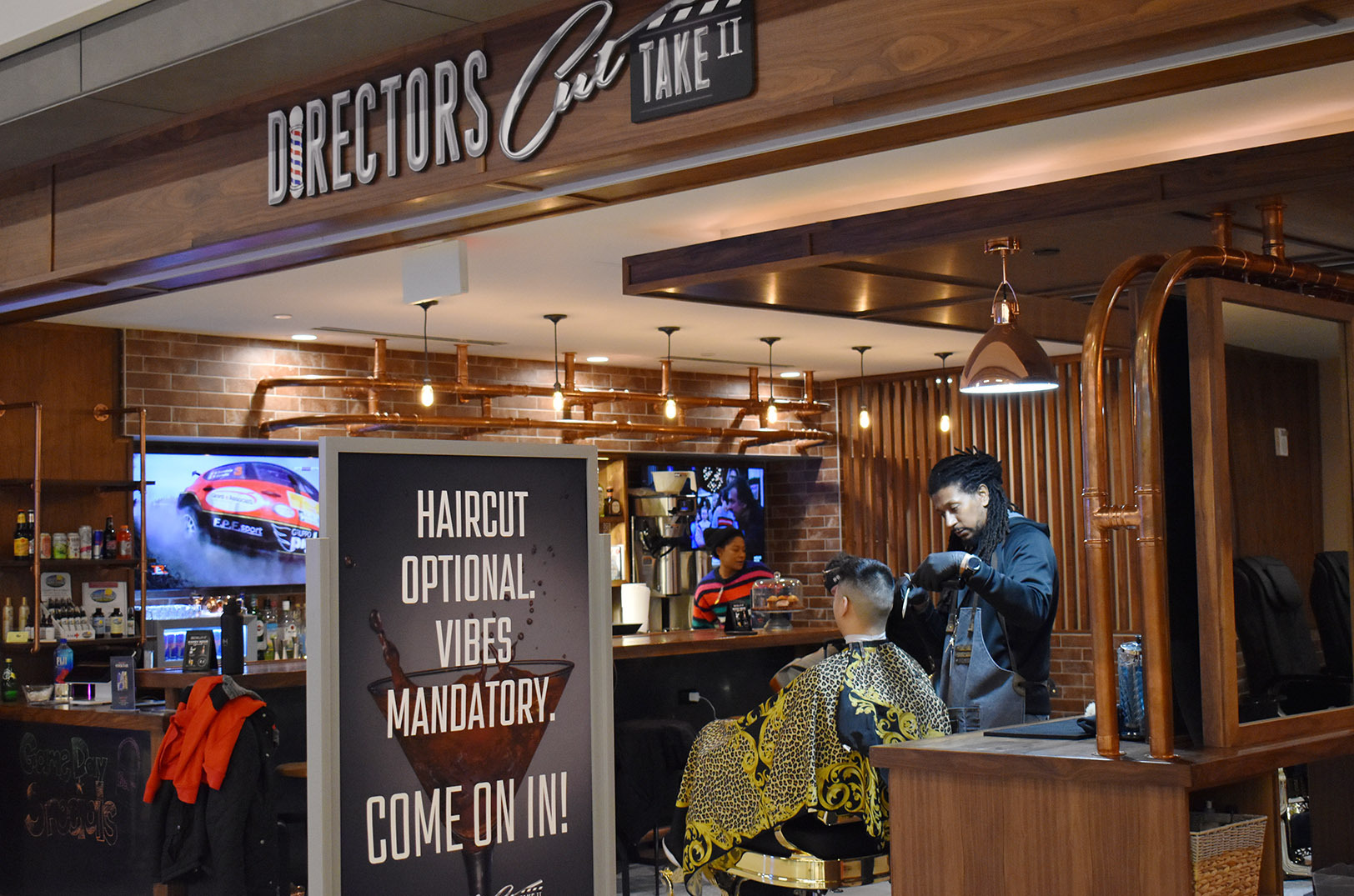 Armon Lasker cuts a patron's hair at Director’s Cut: Take Two in the Kansas City airport; photo by Taylor Wilmore, Startland News