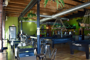 Chartreuse Saloon 02