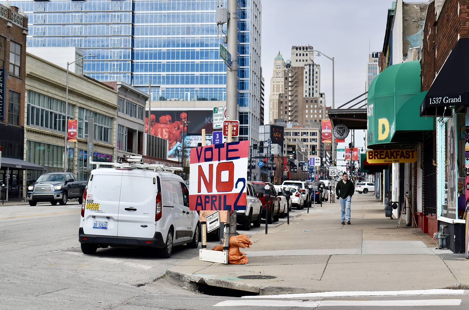 Parked cars line Grand Boulevard on what would be the western footprint of the Royals' ballpark in the East Crossroads; photo by Nikki Overfelt Chifalu, Startland News