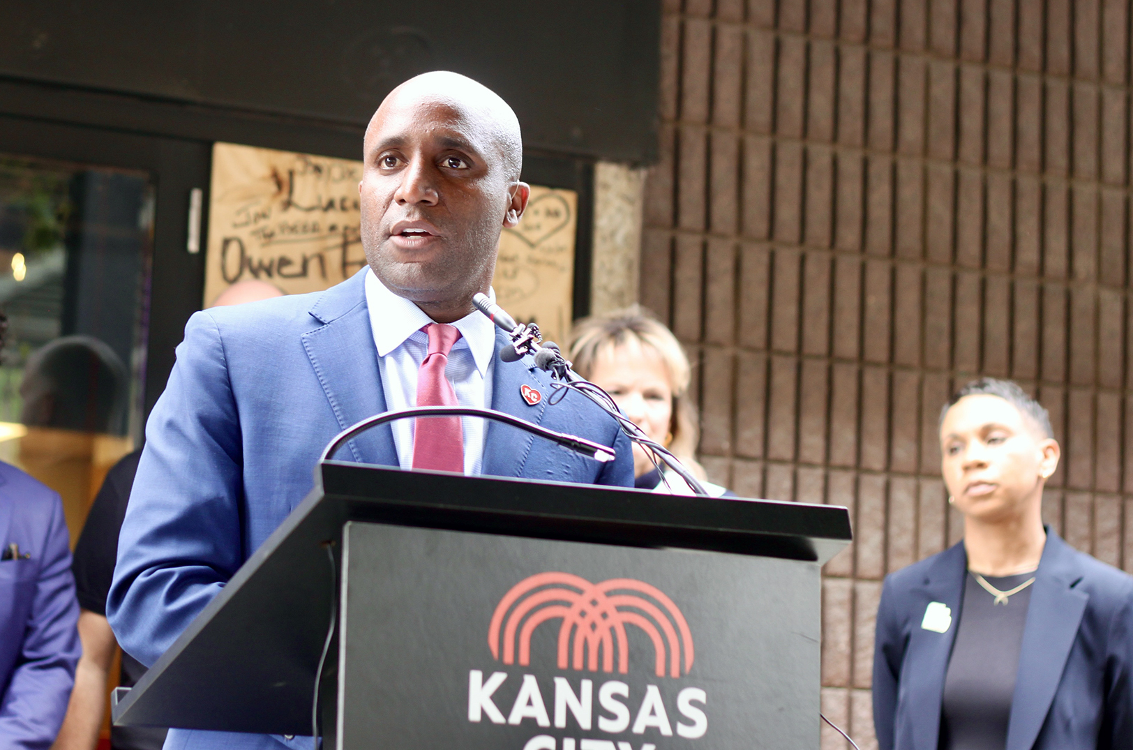 Mayor Quinton Lucas introduces KCMO's new Back to Business Fund during a press conference outside City Barrel Pizza + Patio in Waldo; photo by Nikki Overfelt Chifalu, Startland News