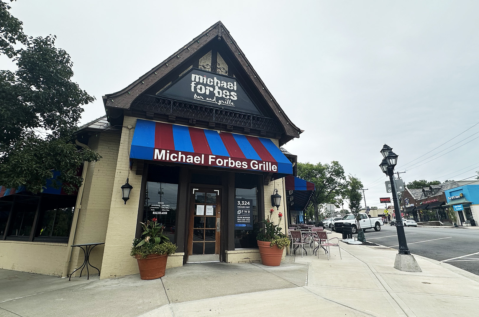 The former Michael Forbes Bar and Grille — soon to be CRU at 128 W. 63rd St.; photo by Joyce Smith