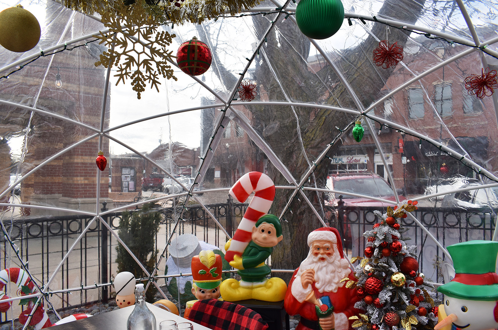 Lulu’s Thai Noodle Shop igloos 02