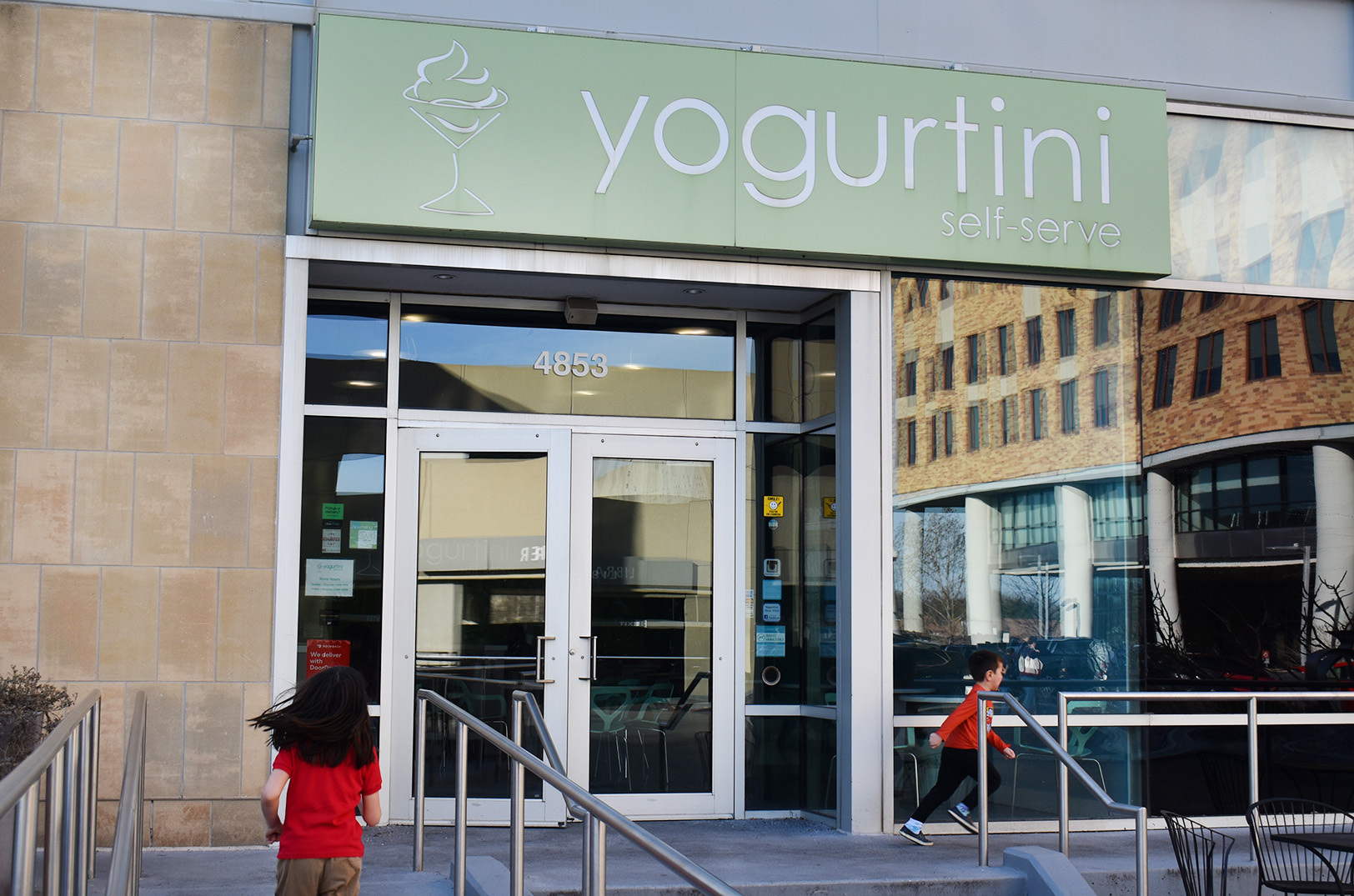 Fifth & Emery Yogurtini Plaza 01