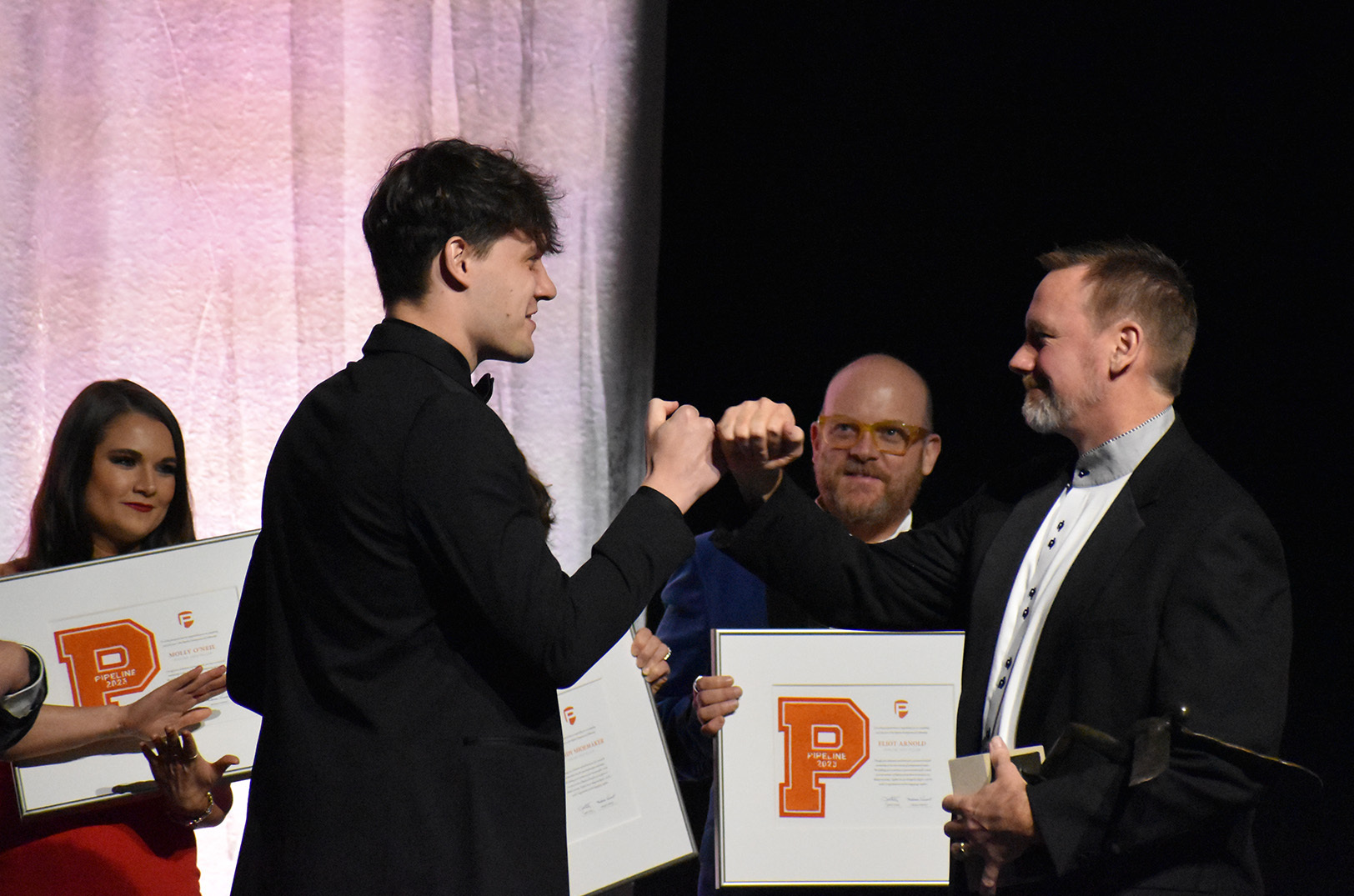 Nic Bianchi, a 2023 Pipeline fellow, fist-bumps serial entrepreneur and longtime Pipeline Entrepreneur Toby Rush after winning the 2023 Innovator of the Year award at the 2025 Pipeline Innovators Gala at Union Station; photo by Nikki Overfelt Chifalu, Startland News