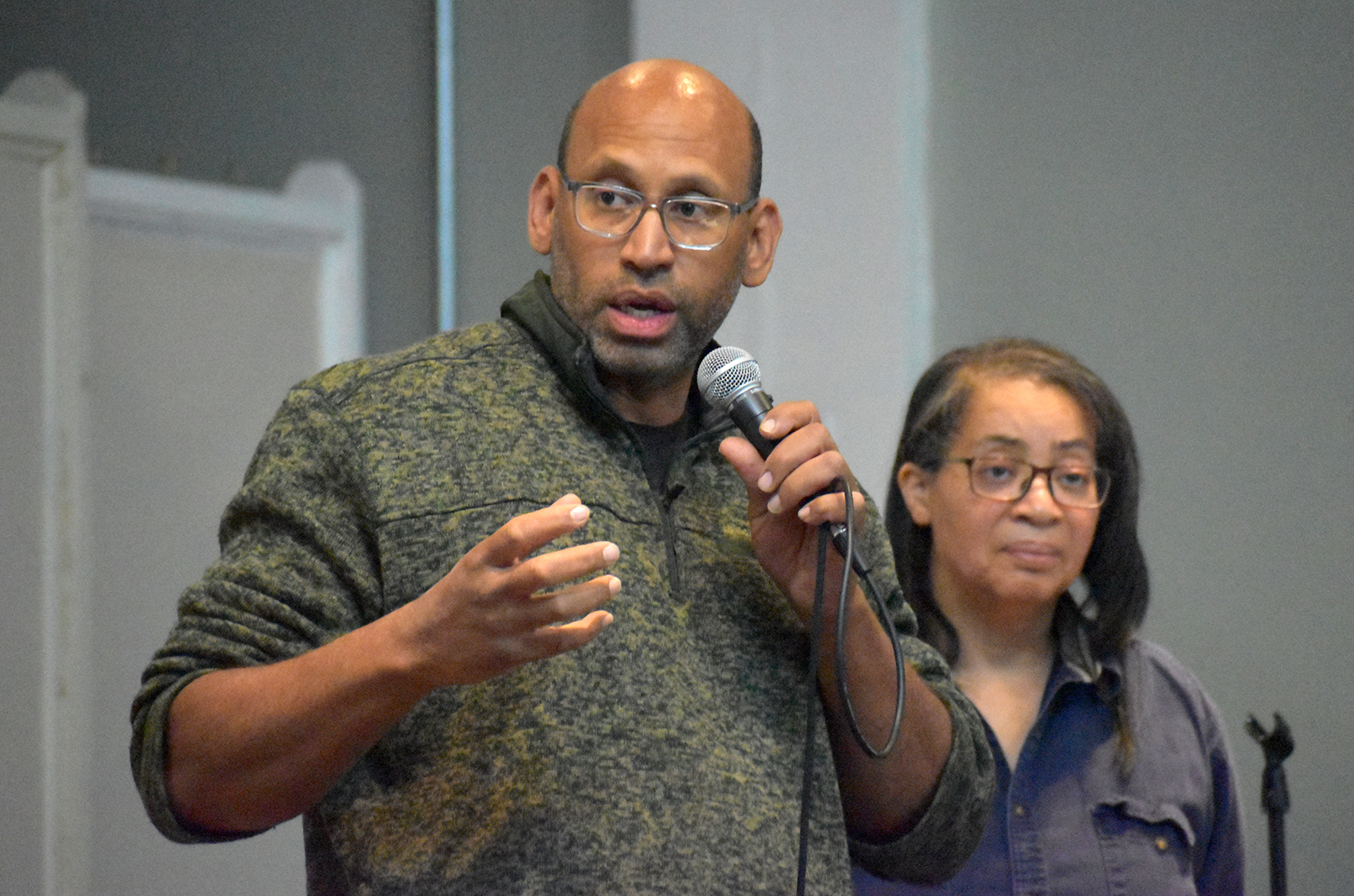 Mike Rollen, founder of Ophelia’s Blue Vine, speaks during a town hall on threats to urban farming, curated by Black-owned Kansas City media outlets The KC Defender and The Kansas City Call at Independence Boulevard Christian Church; photo by Taylor Wilmore, Startland News