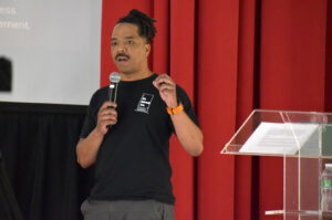 GIFT Pitch Black Daniel Edwards In Good Company tw 01