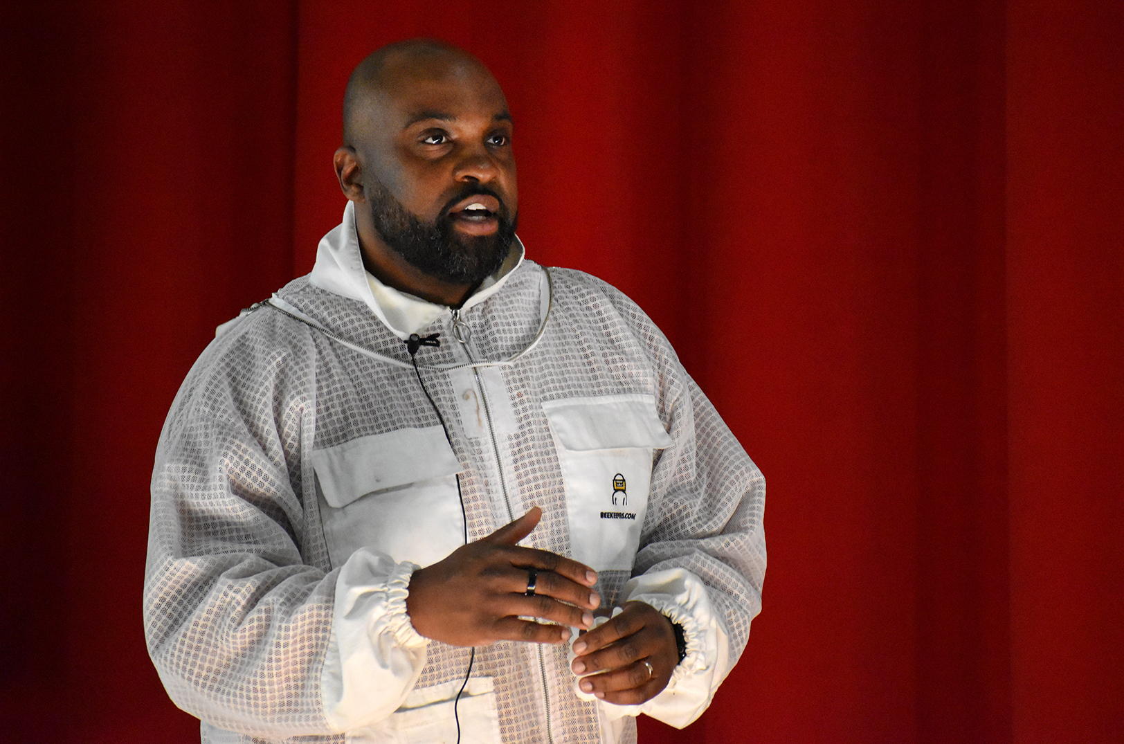 GIFT Pitch Black William Fondren Hive + Harvest tw 01