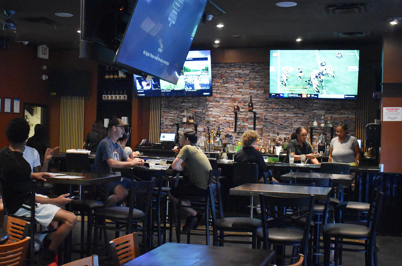 AJs Bar Grill interior 08