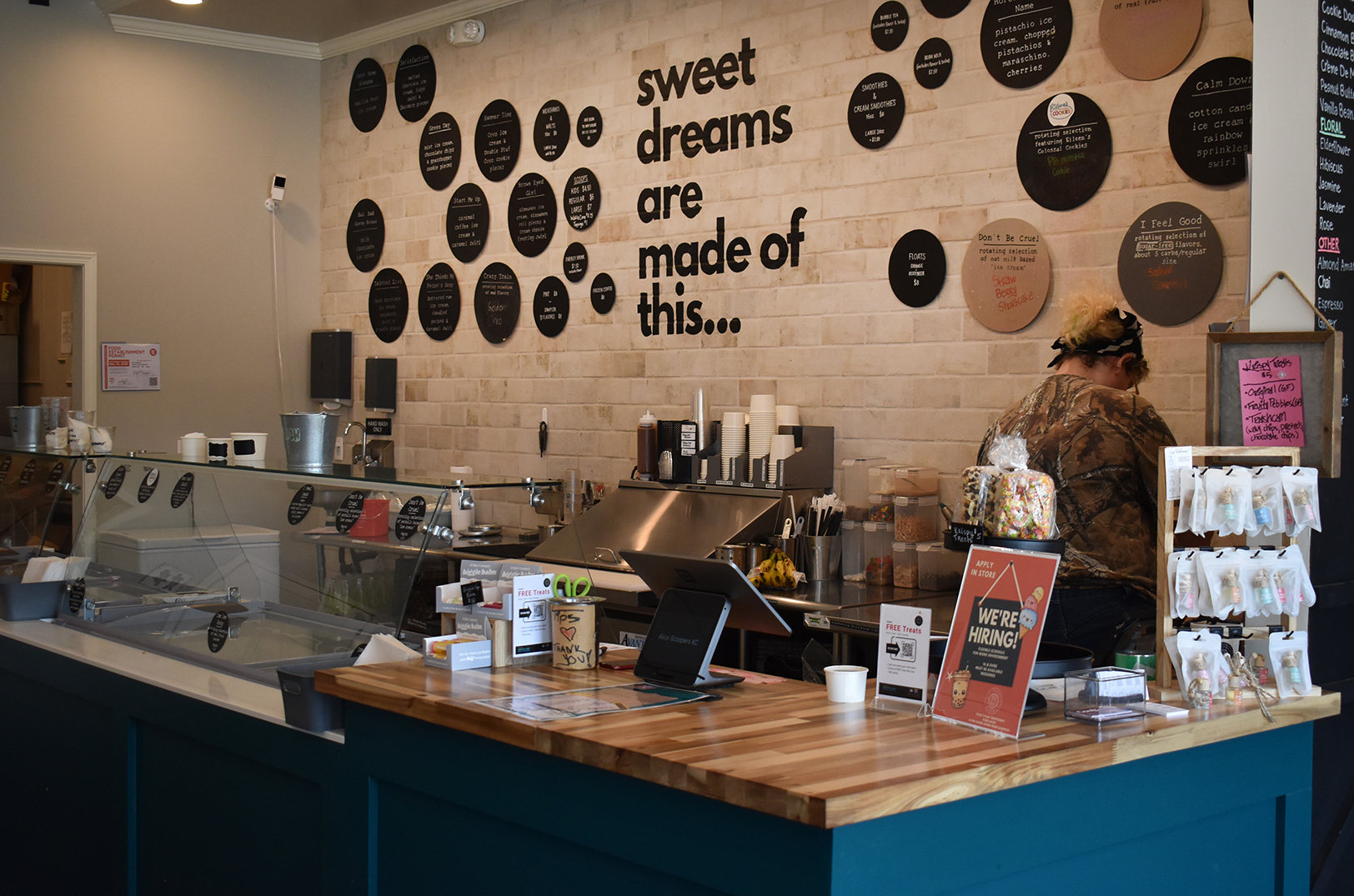 Alice Scooper's interior North Oak Trafficway 02