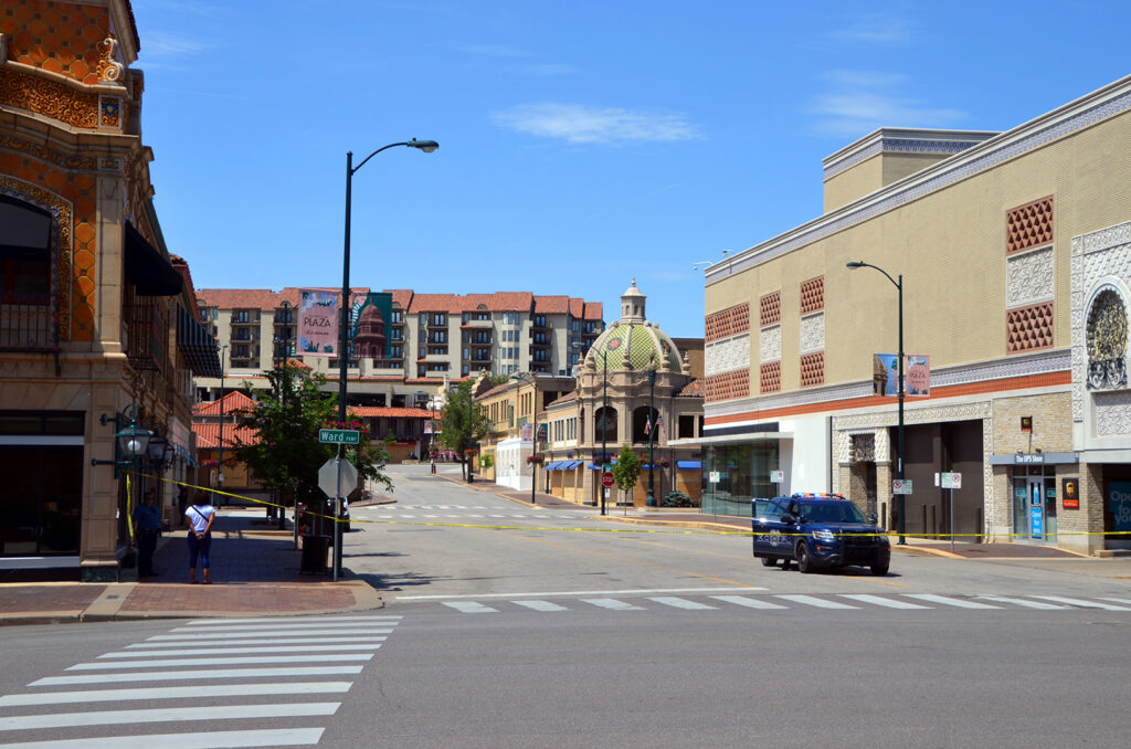 Country Club Plaza, Monday, June 1
