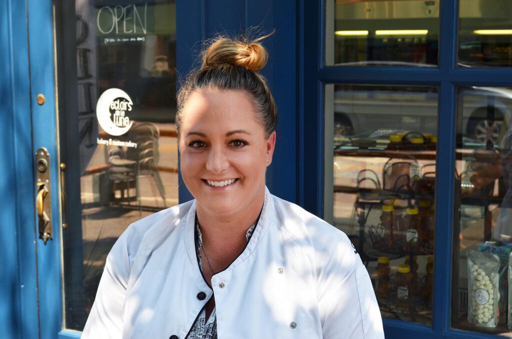 Erin Luttrell, Eclairs de la Lune